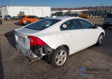 2015 Volvo S60 T5 Premier z USA, uszkodzony, nr VIN YV1612TK7F1345460